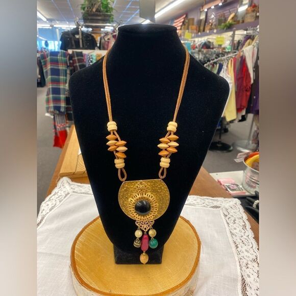 Brown Bead Necklace with Large Gold and Black Stone pendent - Picture 1 of 3